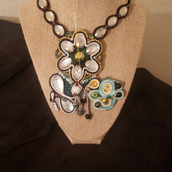 Soutache flower shaped necklace - Picture 1 of 1